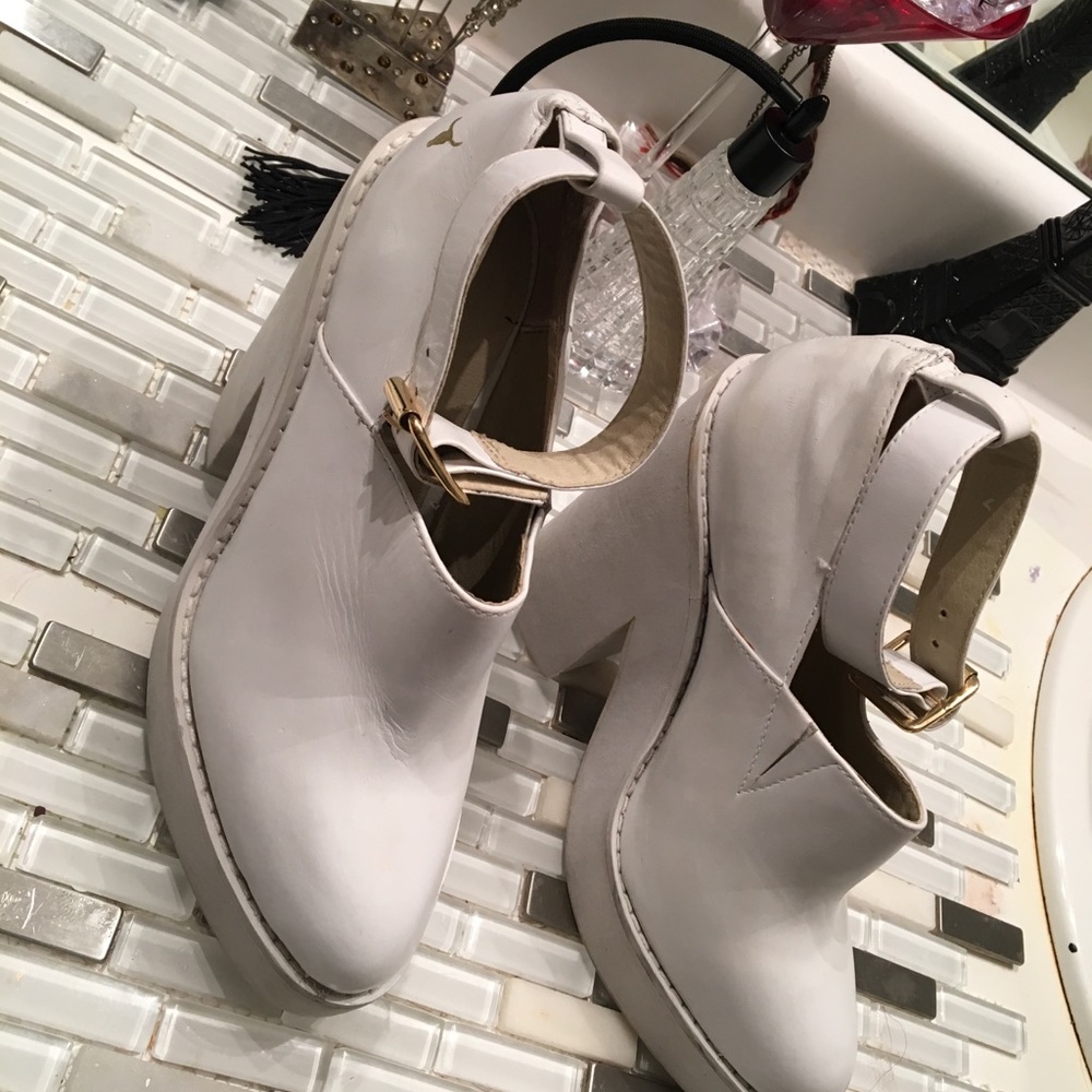 Windsorsmith white  shoe